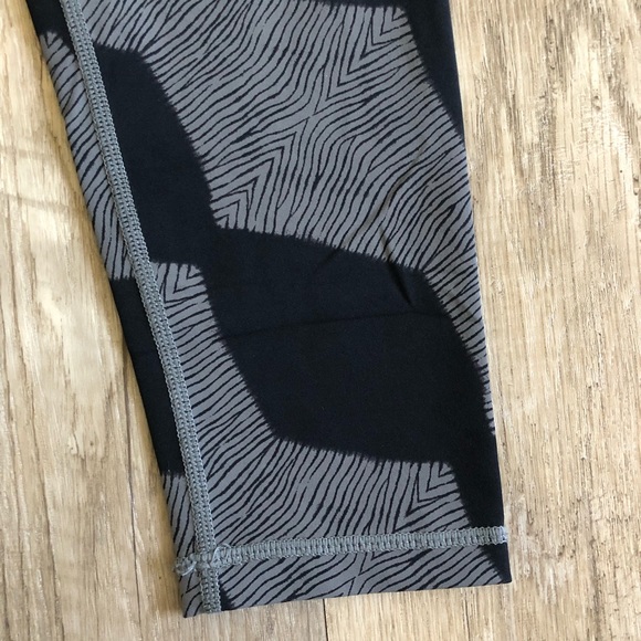 aerie Chill. Play. Move. Gray/Black Leggings. - Picture 6 of 10